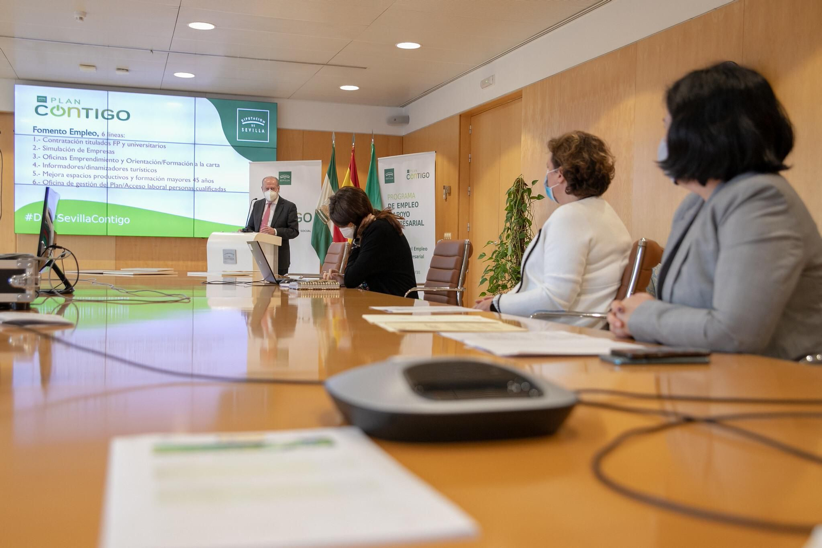 Villalbos, en la presentación de las líneas de empleo y apoyo a empresas que contiene el Plan Contigo.