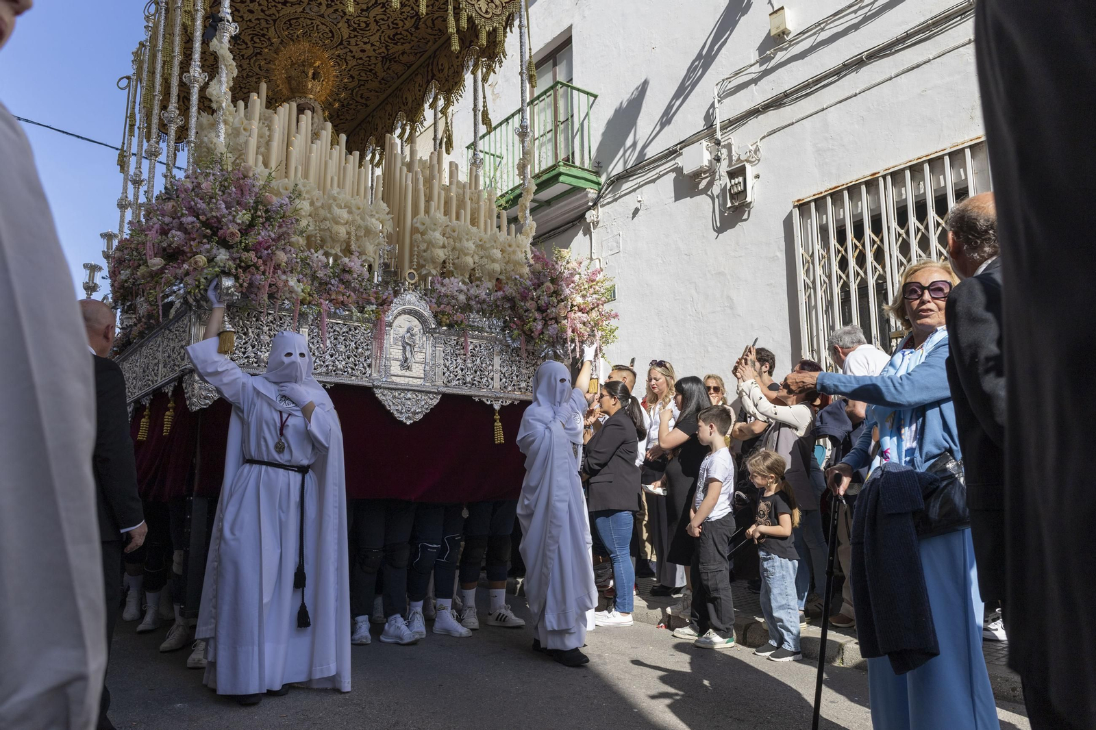 Imágenes de la salida de Flagelación en la Semana Santa de El Puerto 2025