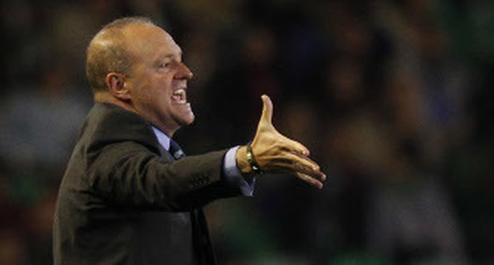Pepe Mel da instrucciones en un partido. / Antonio Pizarro