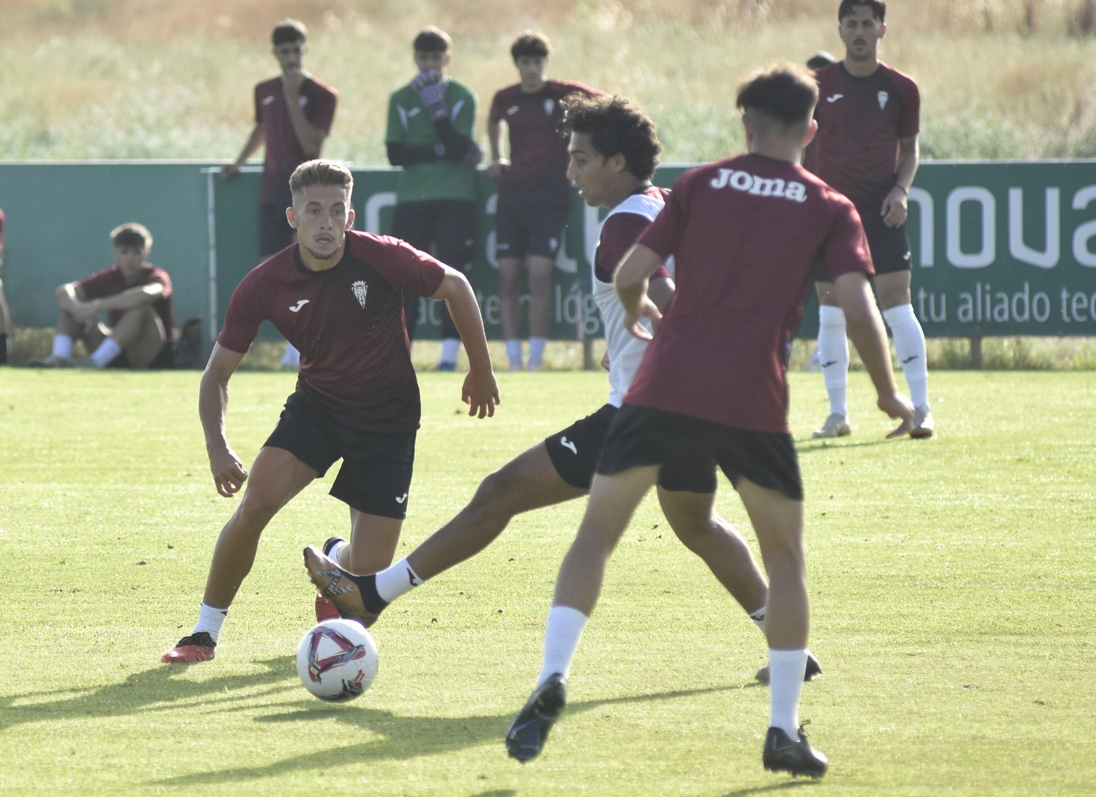 Las mejores fotos del partidillo entre el Córdoba CF y el Córdoba B en la Ciudad Deportiva