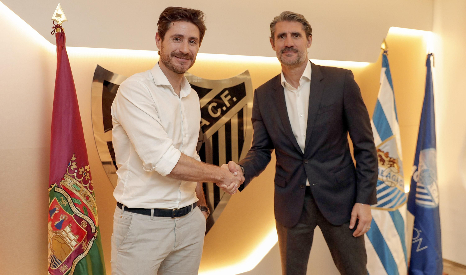 Víctor, con Caminero en el palco de La Rosaleda.