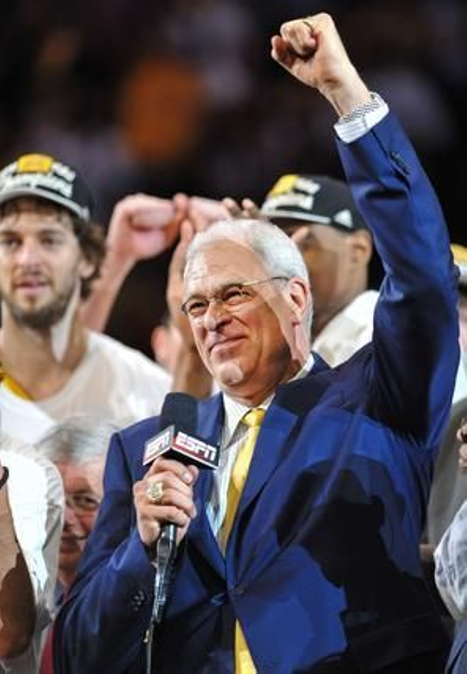 Los Angeles Lakers se alzaron con su decimosexto anillo tras vencer a Boston Celtics (83-79) en el séptimo partido de la final de la NBA.

Foto: Agencias