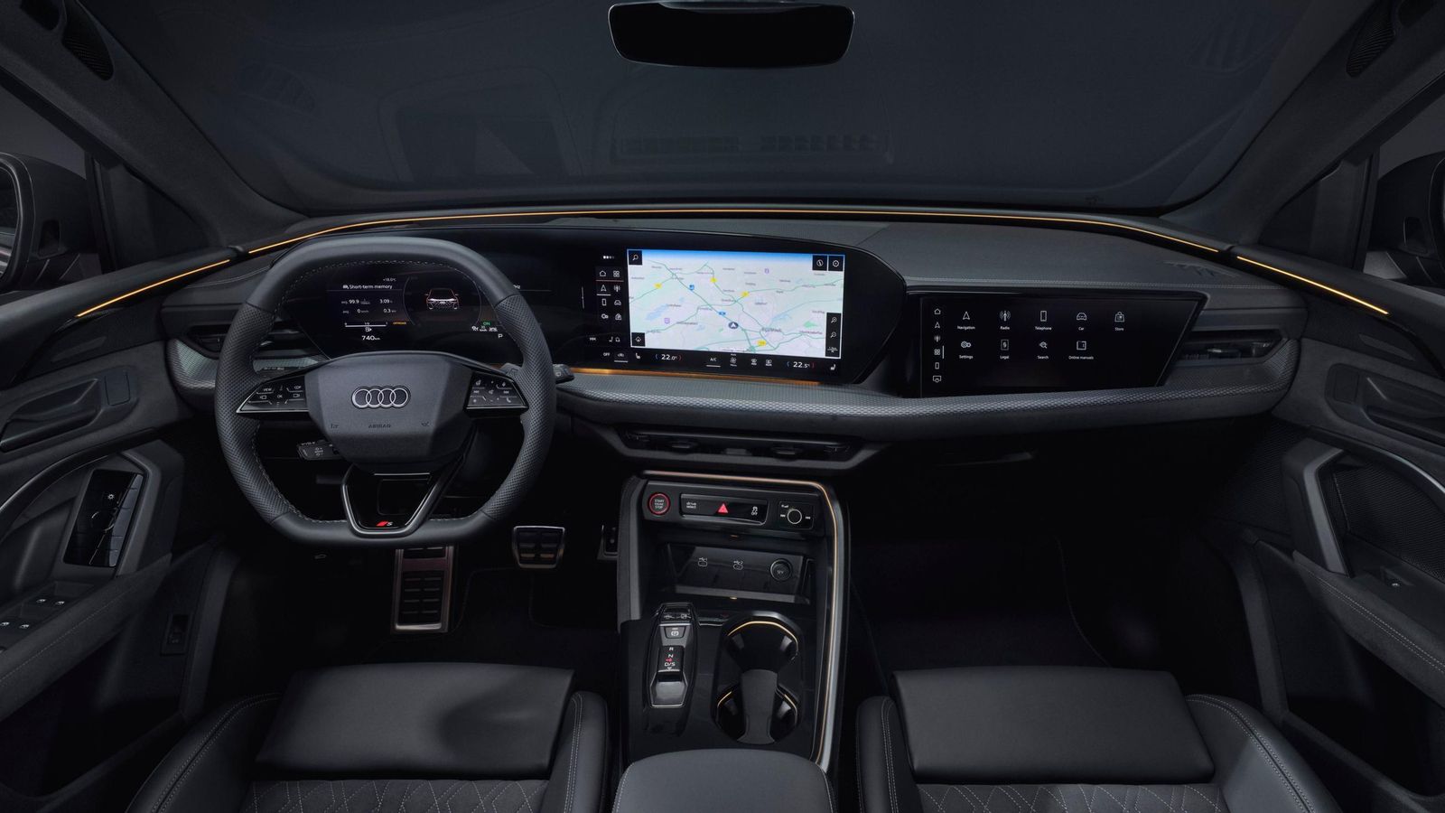 El salpicadereo puede integrar tres pantallas. Tiene un material, denominado softwrap, que también se emplea en los asientos de las versiones básicas.