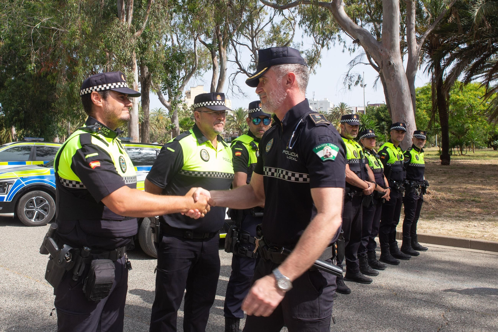 La Línea rinde homenaje al policía local Víctor Sánchez en el octavo aniversario de su muerte, en imágenes