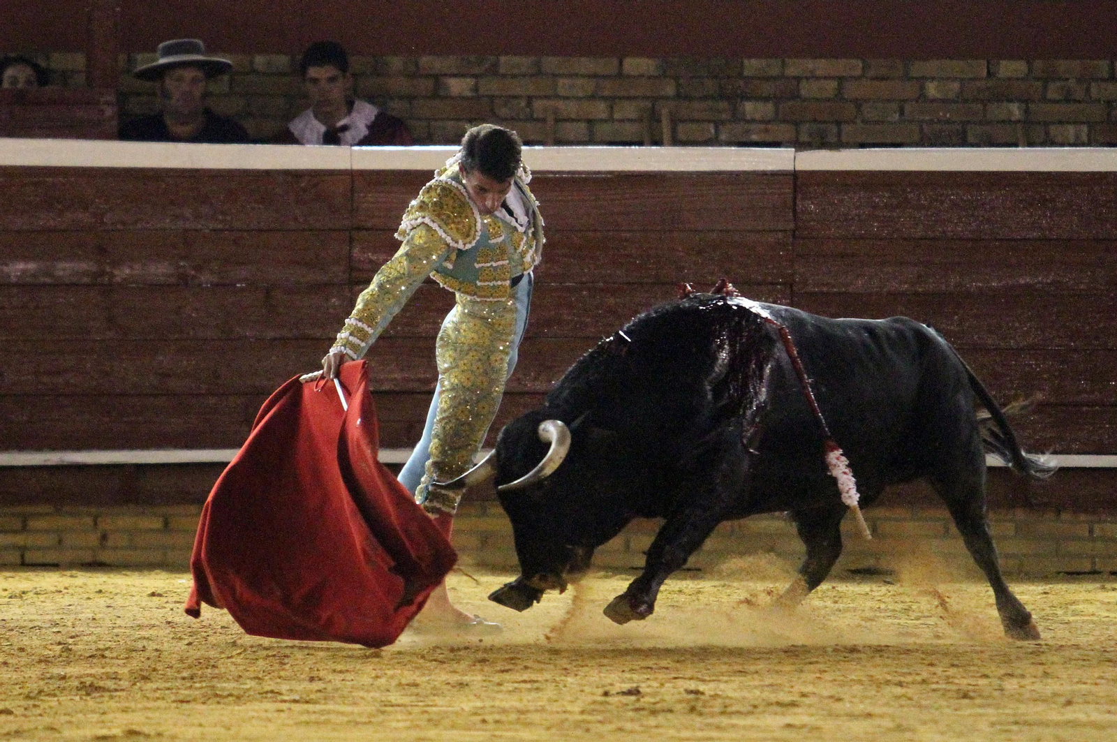 Faena de Alfonso Cadaval en la Plaza de toros La Merced