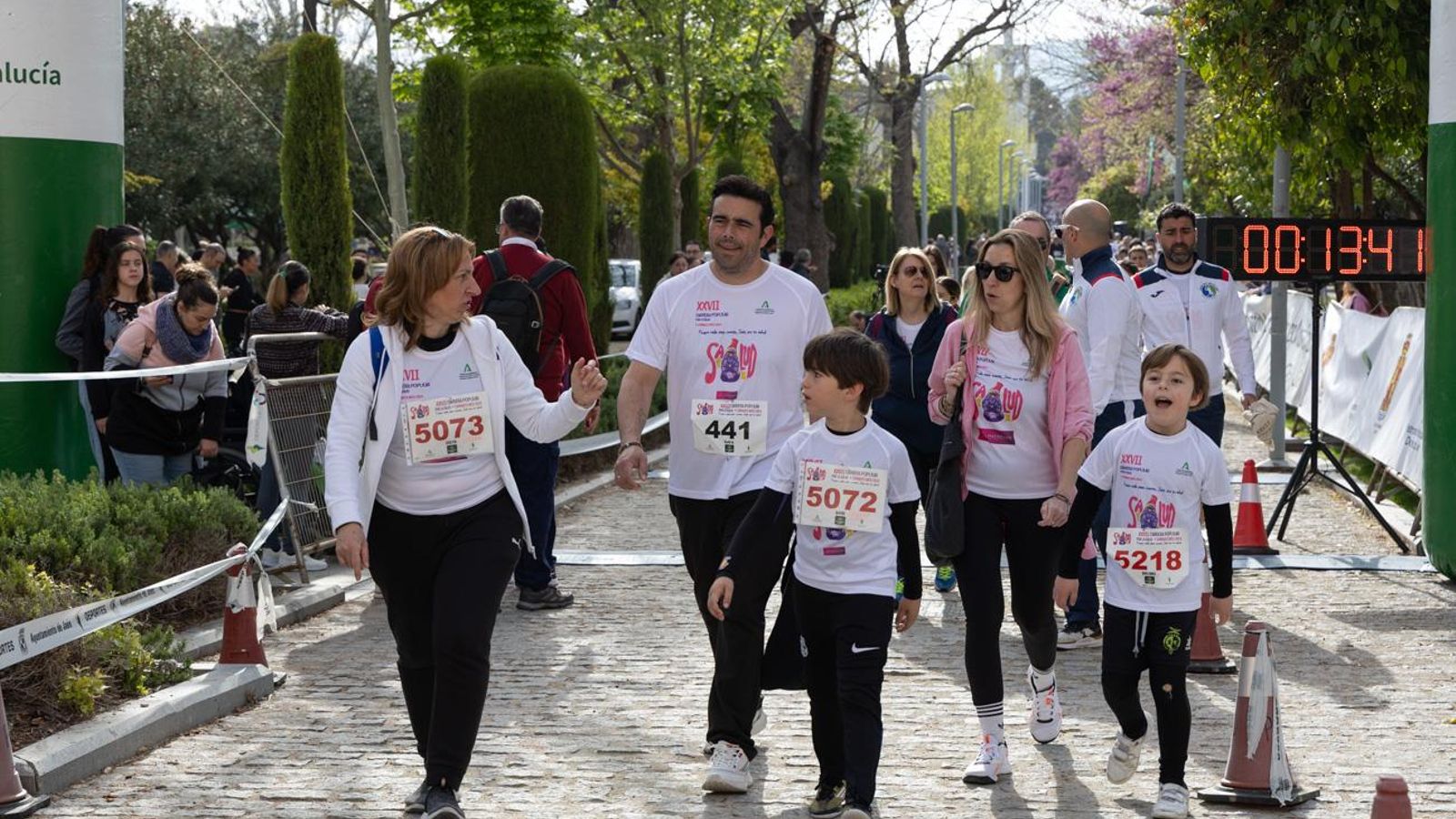 Más de 2.100 participantes corren para promover la salud en Jaén, en imágenes (1)