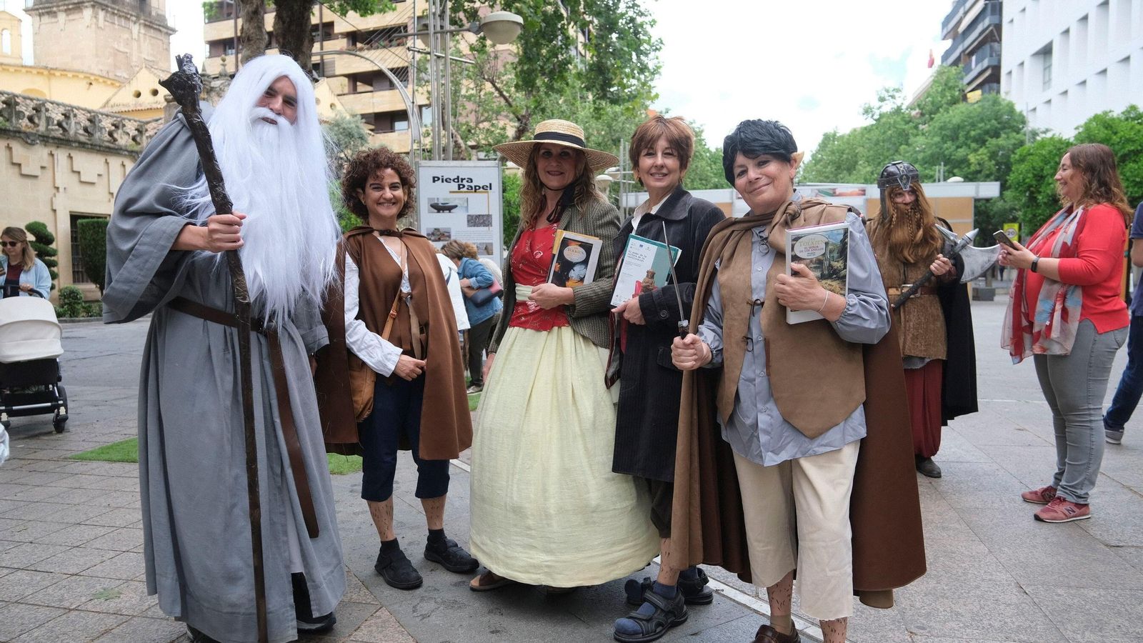 Personajes de Tolkien en la Feria del Libro de Córdoba.