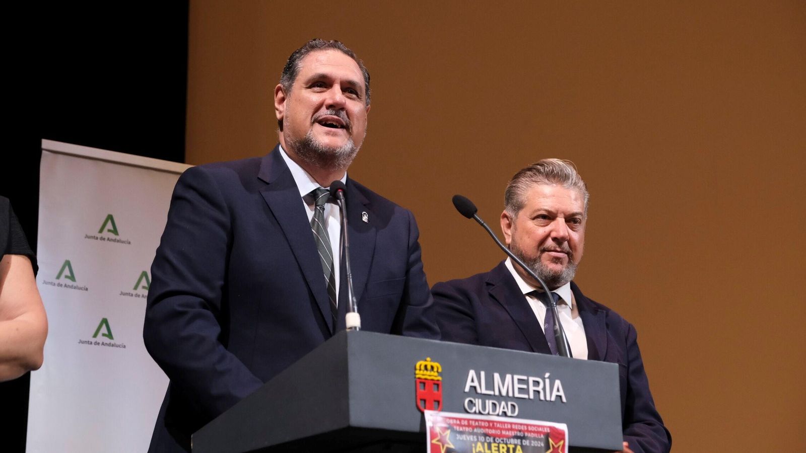 El delegado de Desarrollo Educativo y FP de la Junta de Andalucía ha inaugurado junto al concejal de Cultura del Ayuntamiento de Almería la actividad dirigida a alumnado de 3º y 4º de ESO El delegado de Desarrollo Educativo y FP de la Junta de Andalucía ha inaugurado junto al concejal de Cultura del Ayuntamiento de Almería la actividad dirigida a alumnado de 3º y 4º de ESO