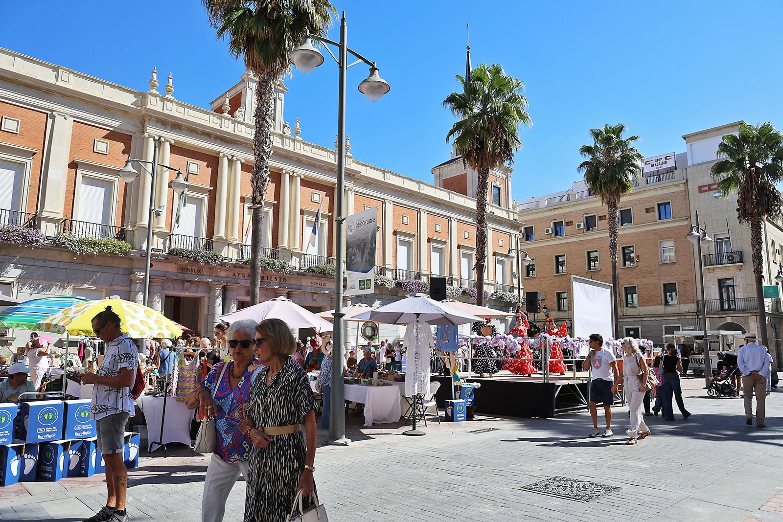 Imágenes del Rastrillo solidario de la Fundación Laberinto