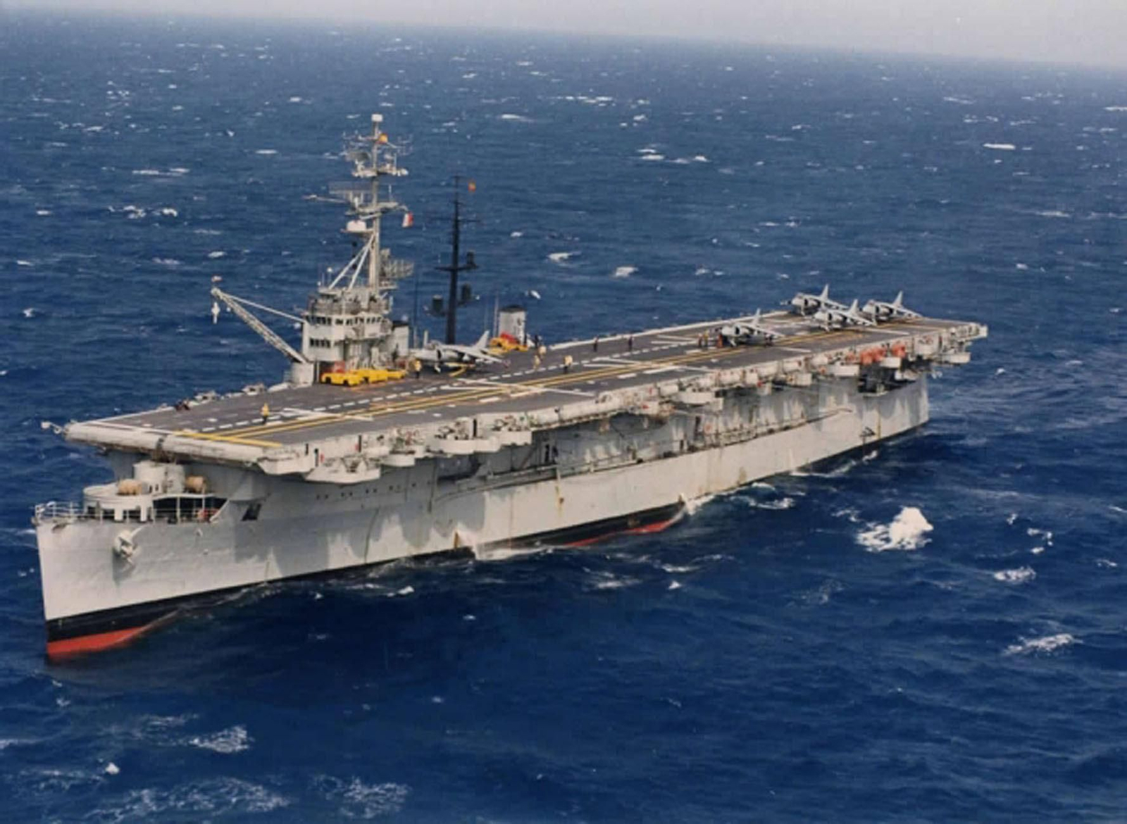 El 'Dédalo', visto por su amura de babor en plena navegación.