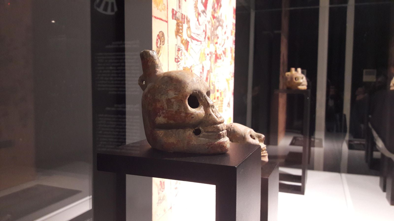 Exposición 'Silbatos aztecas de la muerte' en el MIMMA de Málaga.