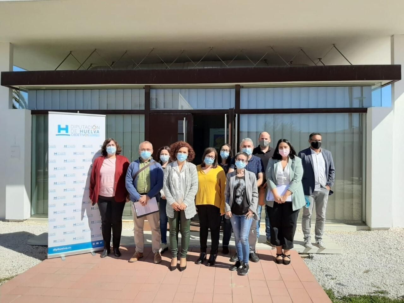 Foto de familia de la reunión mantenida de la Diputación con alcaldes de la provincia.