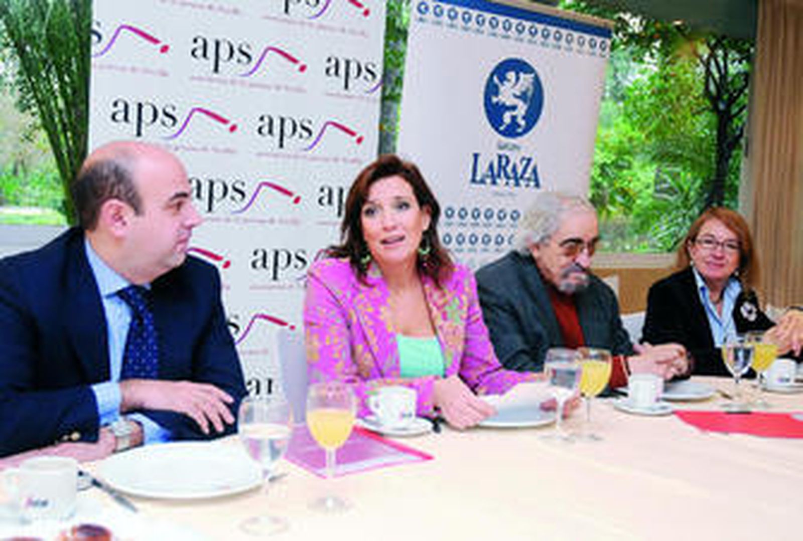 Pedro Sánchez Cuerda, Nani Carvajal, Julio Martínez de Velasco y Pilar Suriñach, durante el acto.