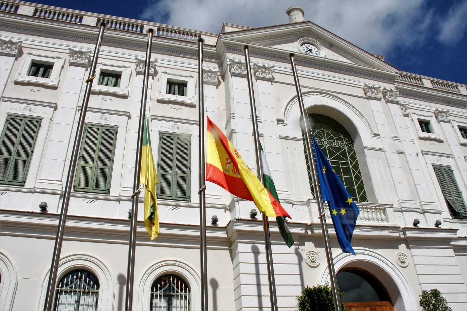 La próxima semana se prevé celebrar un pleno presencial con nueve concejales como máximo.