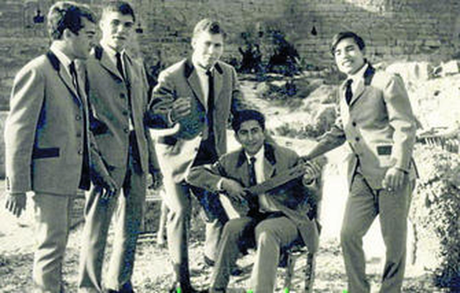 Juan Morata junto a los Teddy Boys.