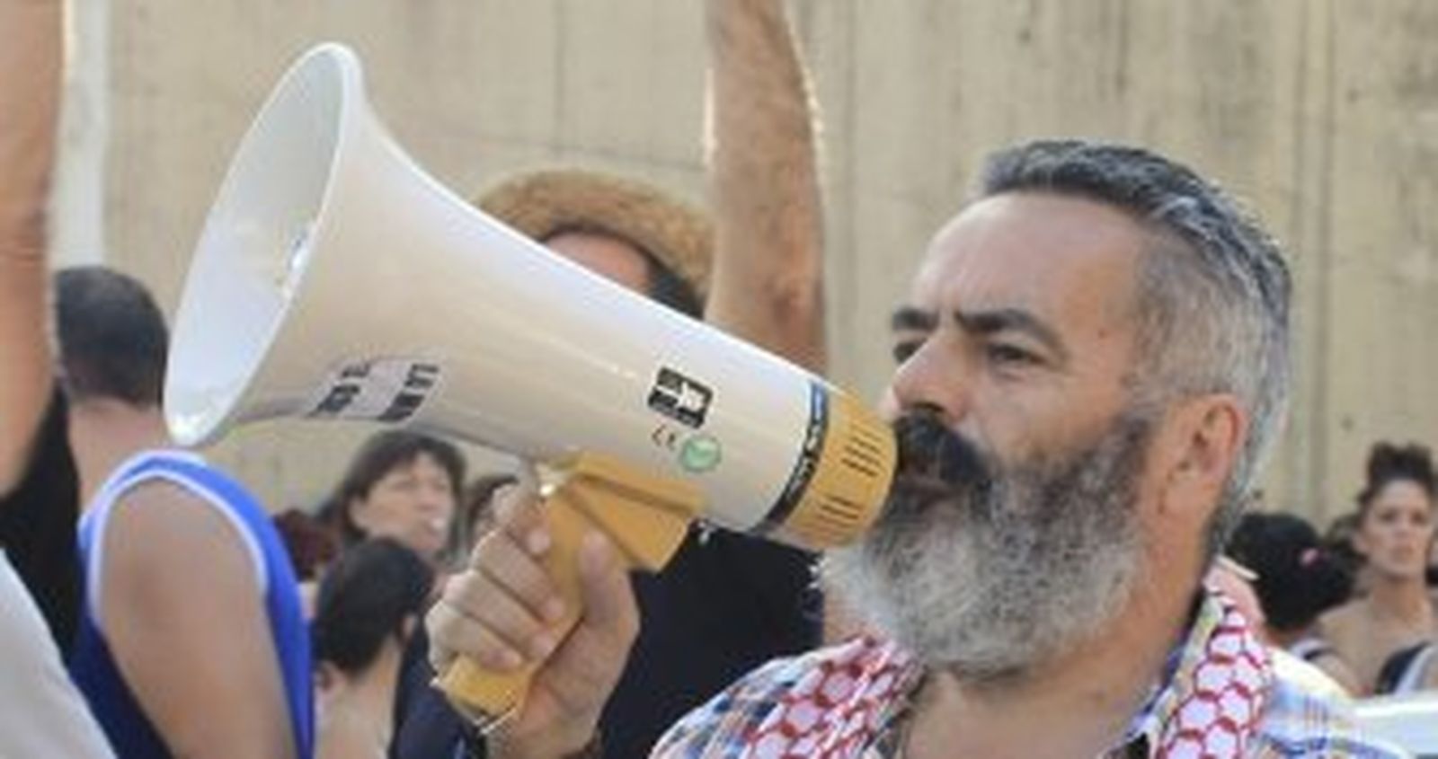 El alcalde de Marinaleda, Sánchez Gordillo, tras el asalto al supermercado de Écija./ Manuel Rodríguez/ Efe