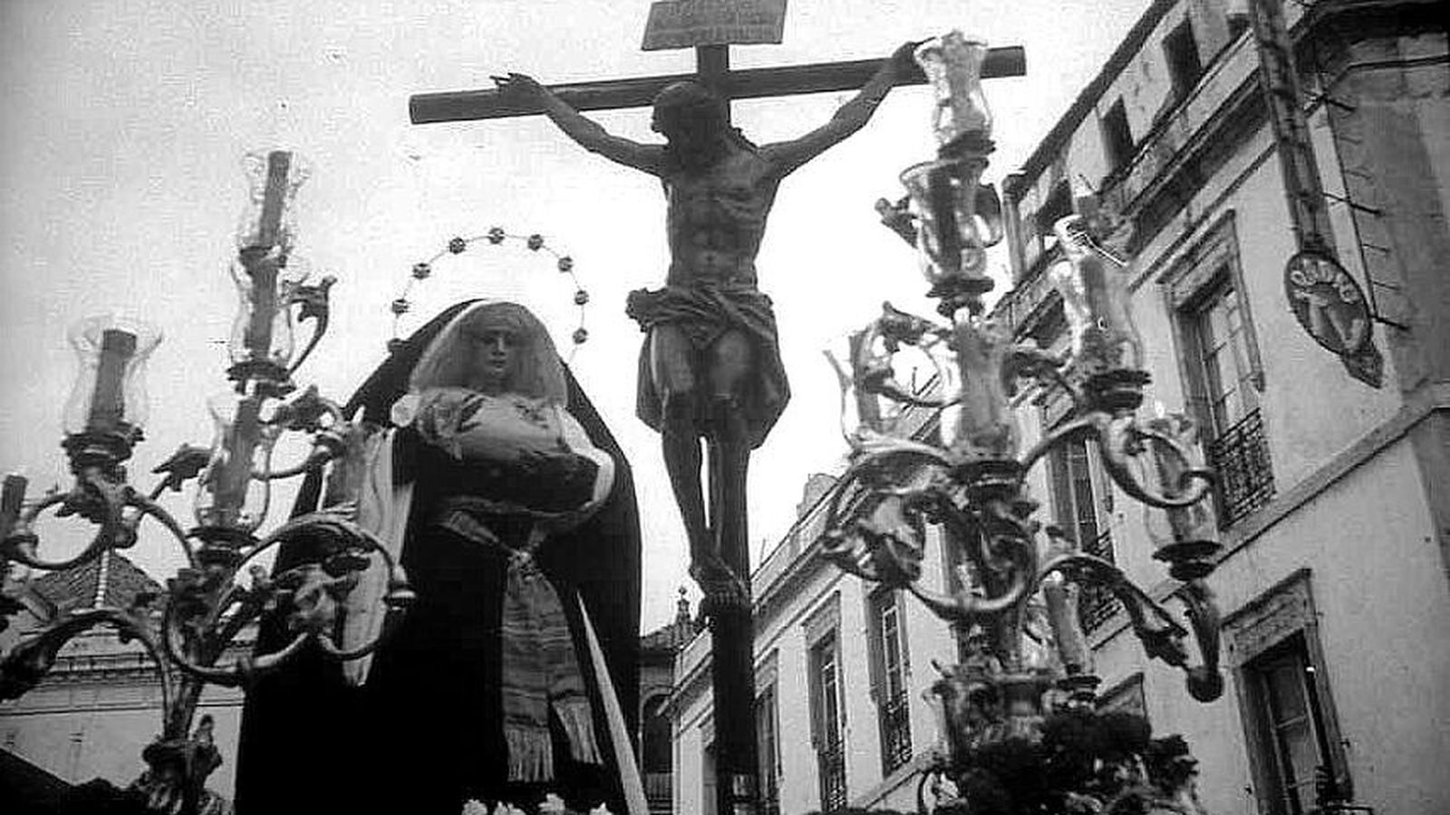 El Cristo de las Almas y la Virgen de Gracia y Amparo en el mismo paso