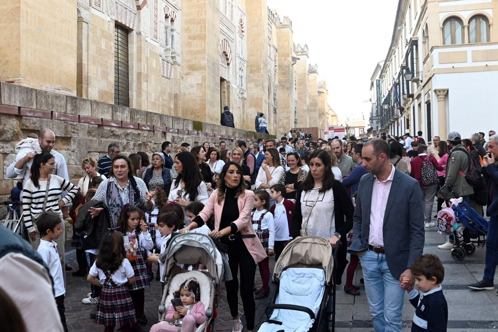 La procesión de San Acisclo y Santa Victoria en Córdoba, en imágenes