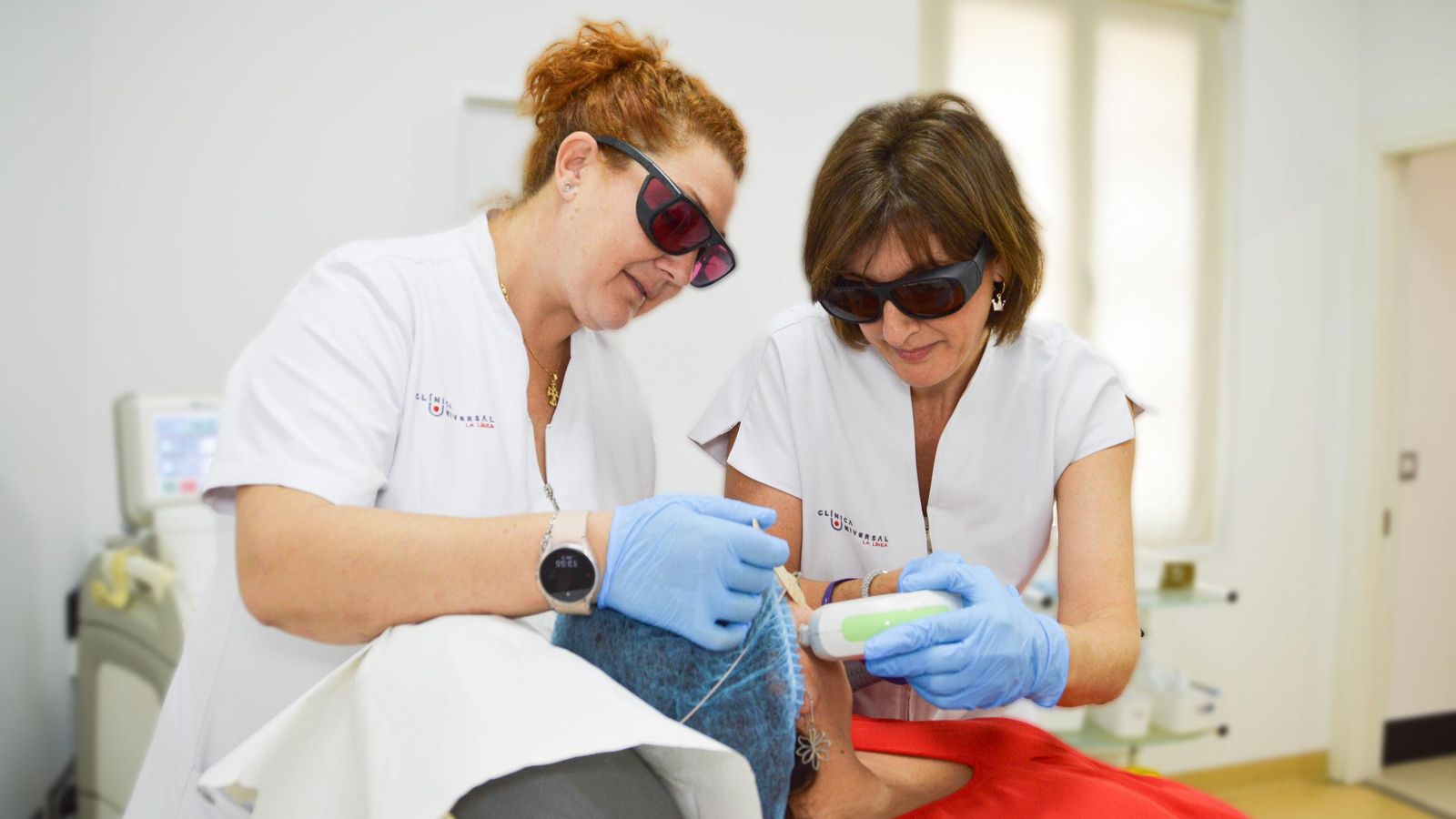 La Clínica Universal cuenta con una amplia gama de tratamientos faciales diseñados para rejuvenecer y revitalizar la piel.