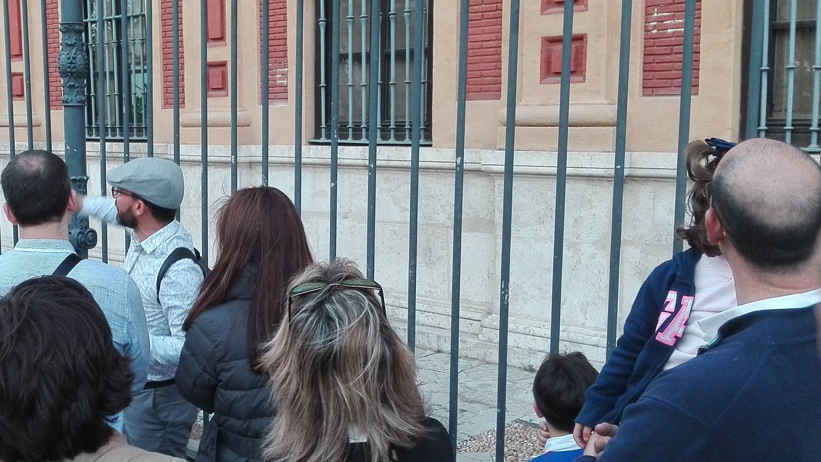 Participantes en la ruta 'Complot. Los Montpensier en Sevilla'.