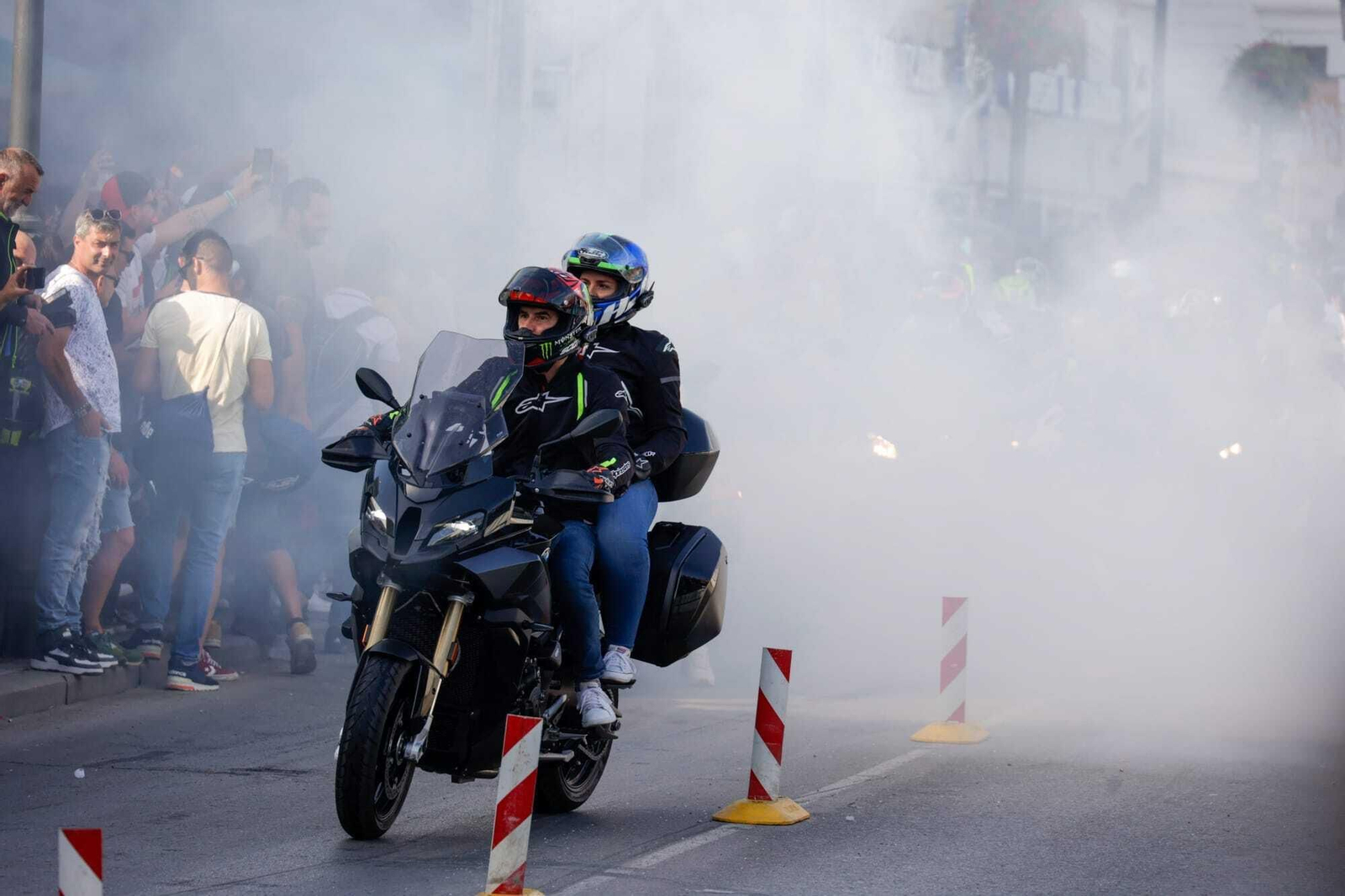 El viernes de motorada en El Puerto, en imágenes