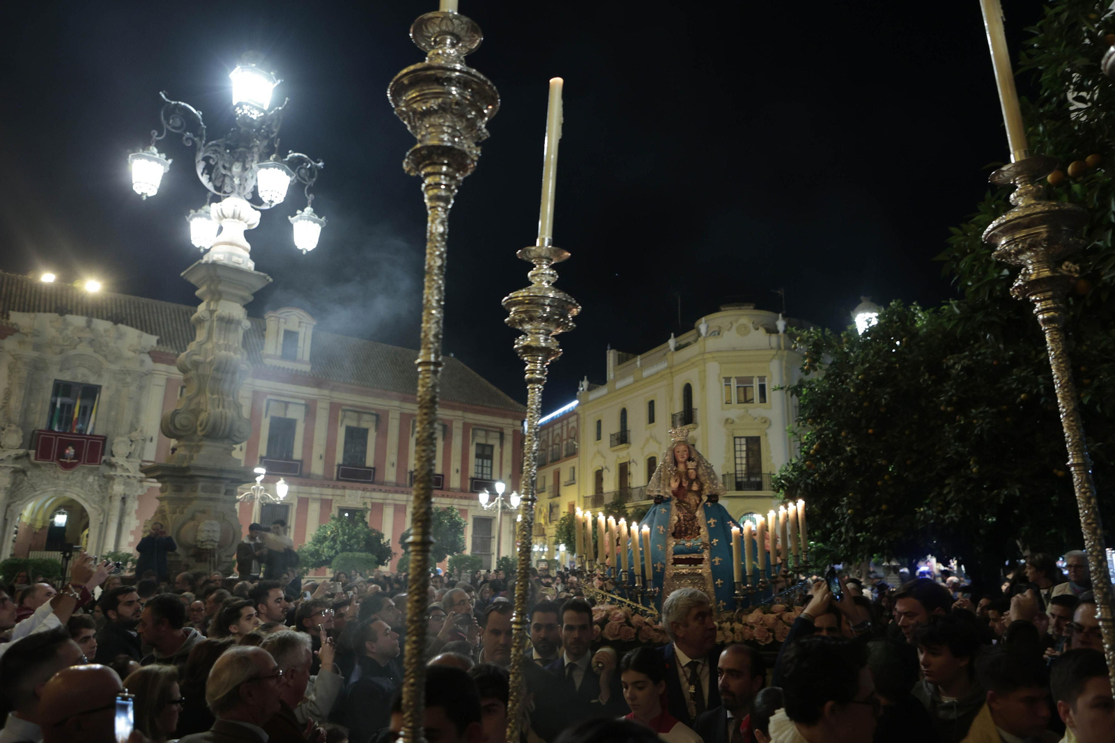 Las imágenes del traslado de la Virgen de Valme a la Catedral