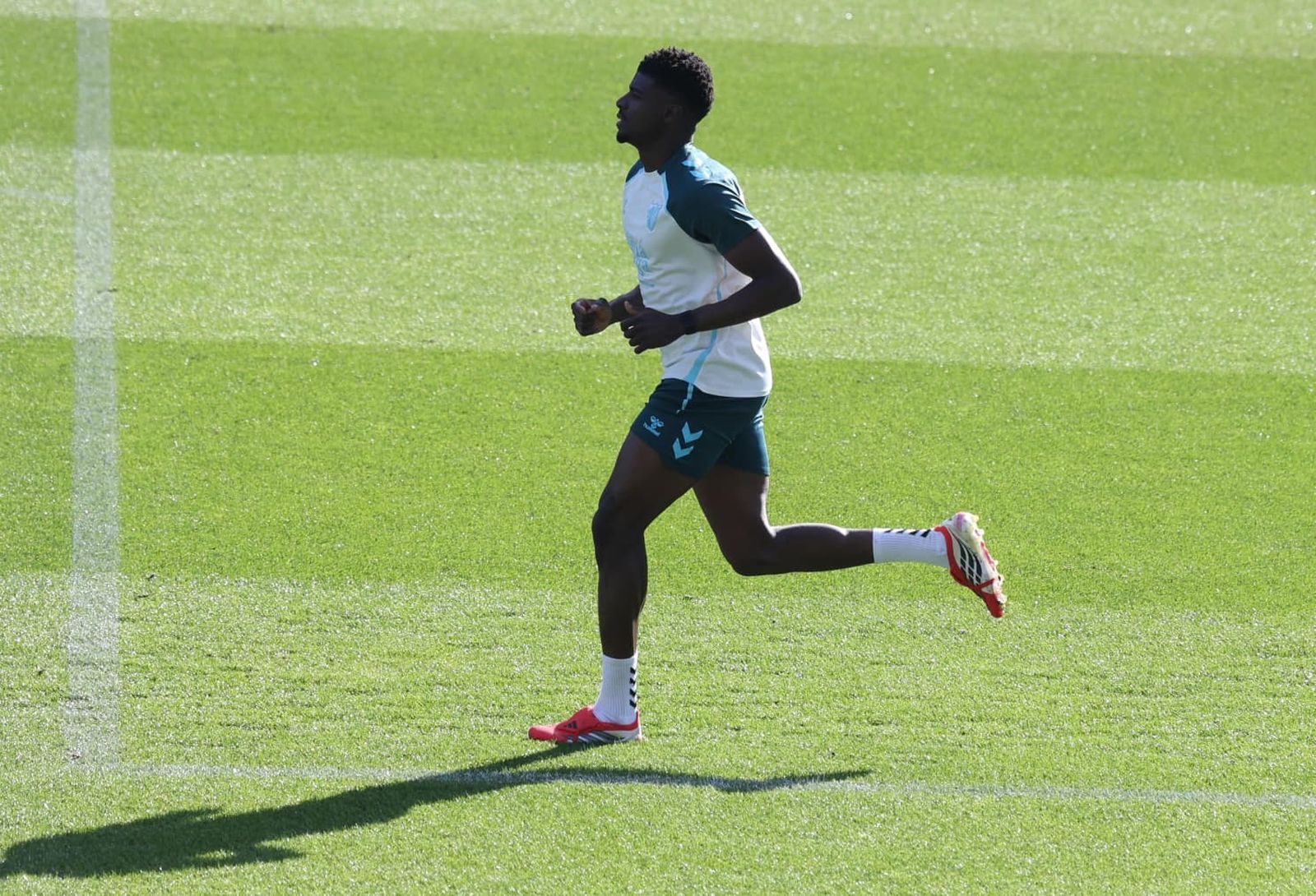 Funes, con fiebre y mascarilla pero al pie del cañón