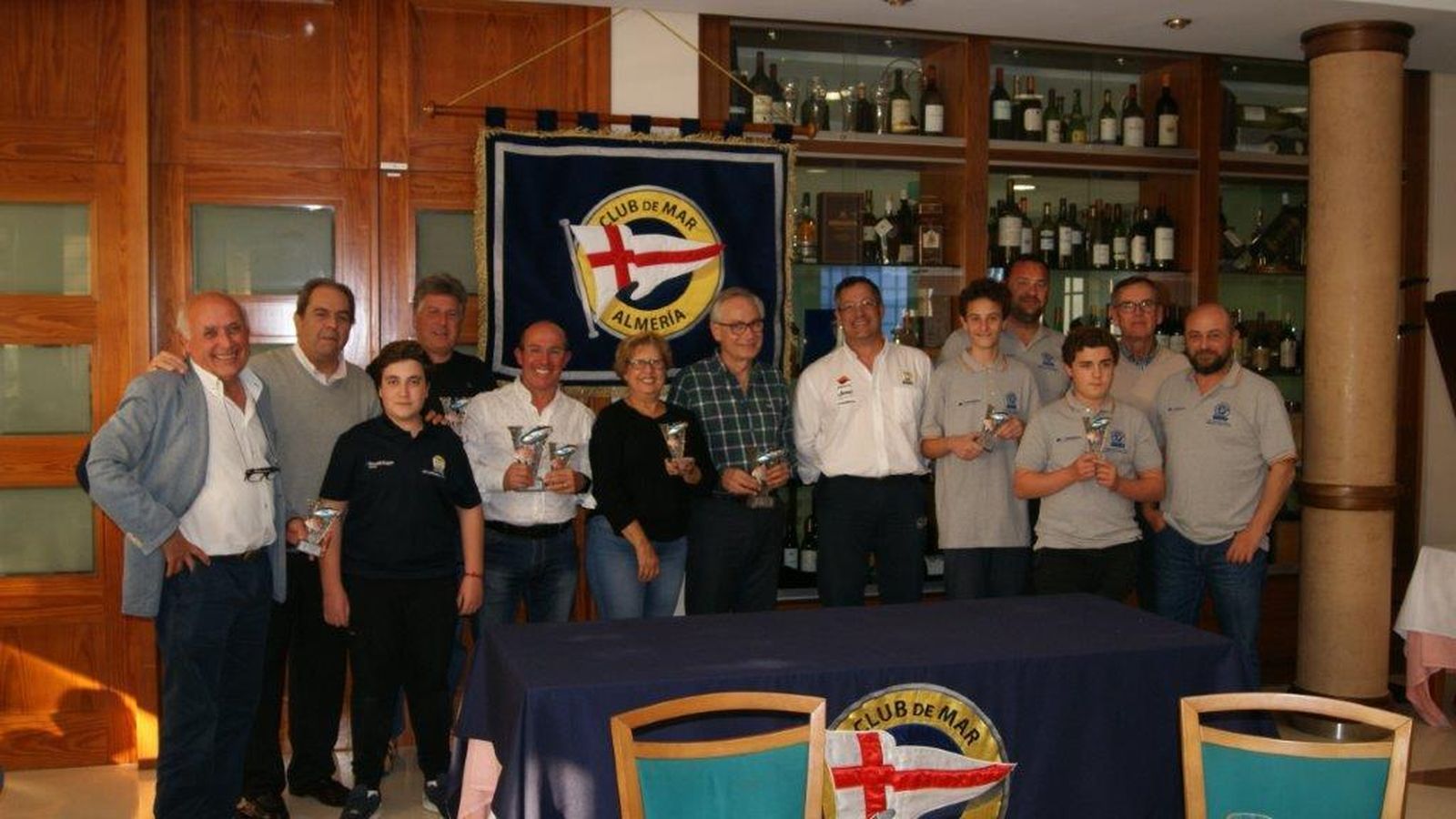 Los participantes, durante la entrega de trofeos