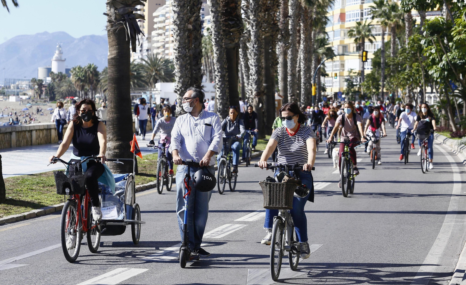 Fotos de la marcha de cientos de bicis en Málaga