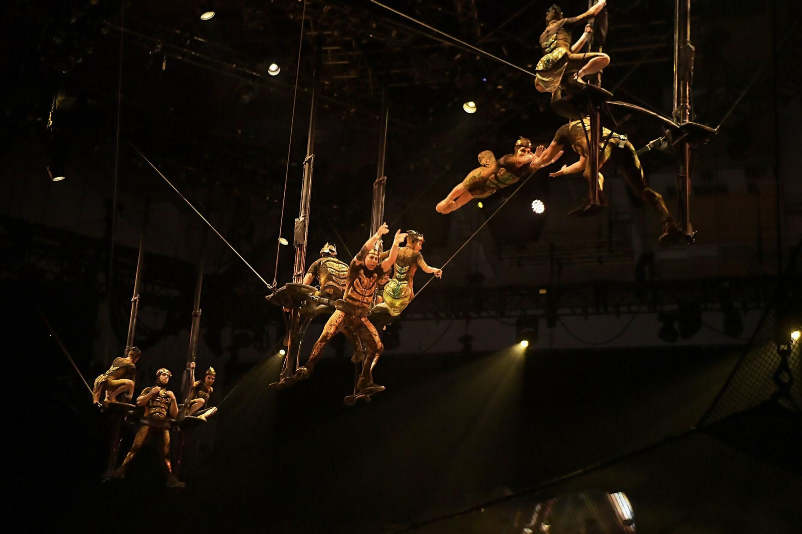 El Circo del Sol brilla en el Palacio de Deportes de Granada