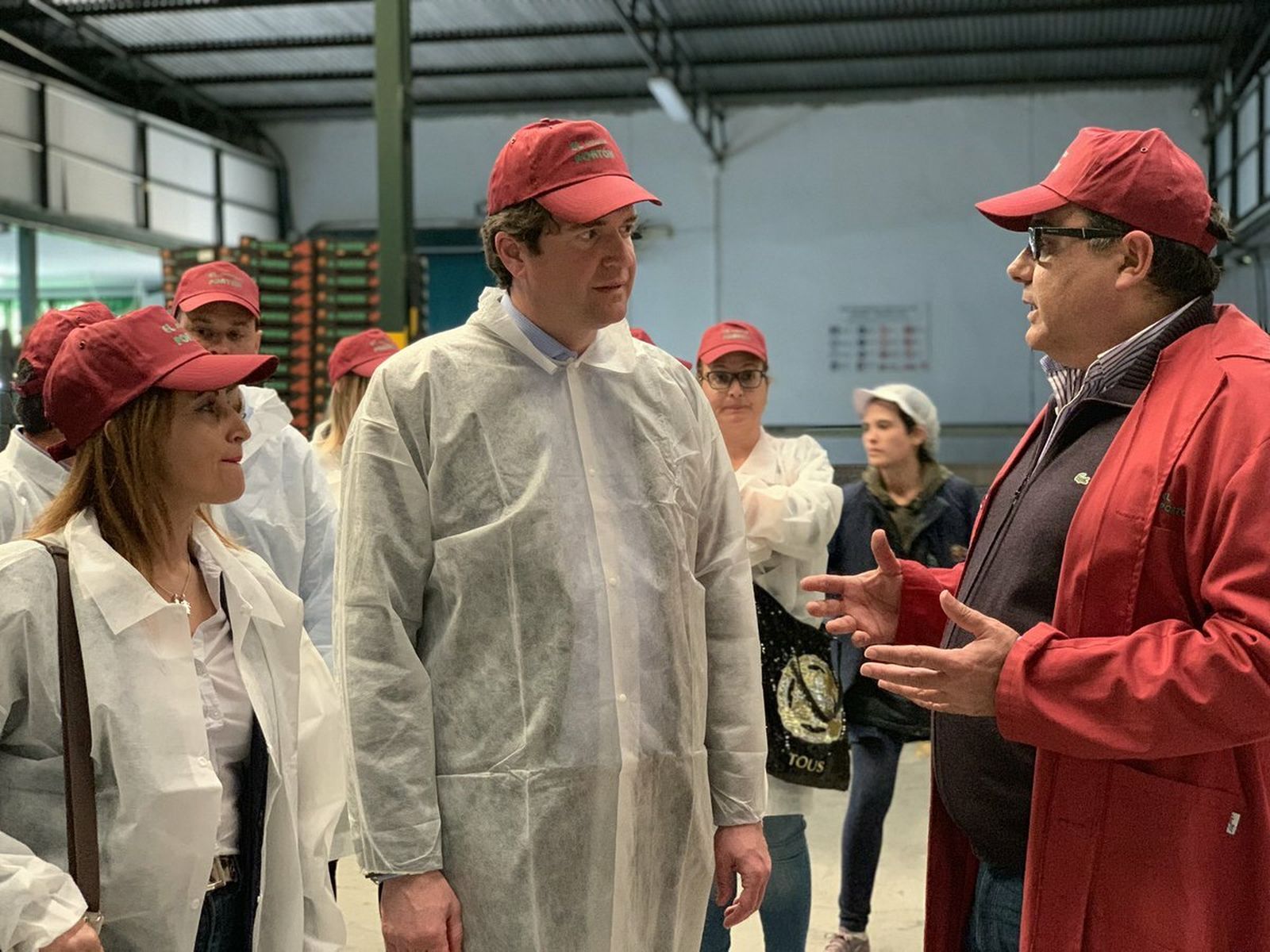 Pablo  Hispan y en una visita a una empresa de la Costa.