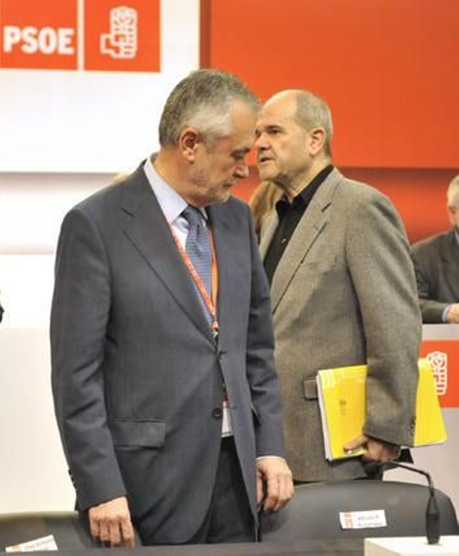 José Antonio Griñán y Manuel Chaves, ex presidente y actual responsable de la Junta de Andalucía. / Juan Carlos Vázquez