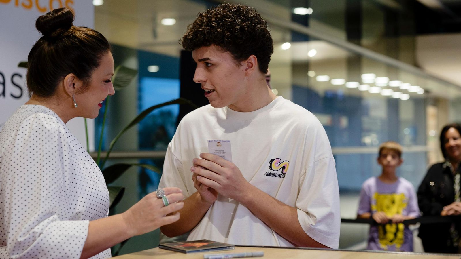 Las imágenes de la firma de discos de Niña Pastori en Cádiz