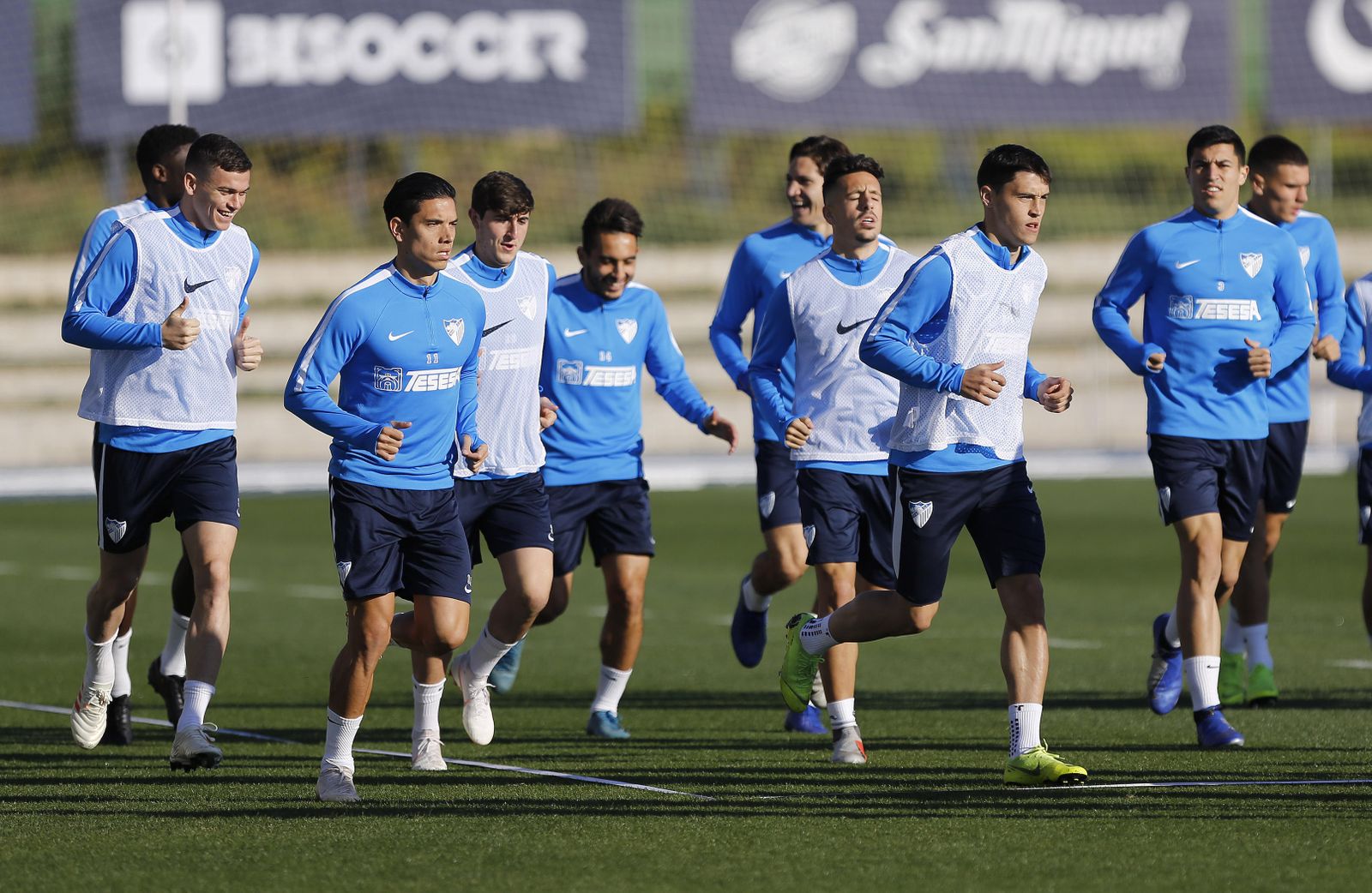 Renato Santos y Fede Ricca, dos de los jugadores que apuntan a la titularidad, durante un entrenamiento en el Ciudad de Málaga.