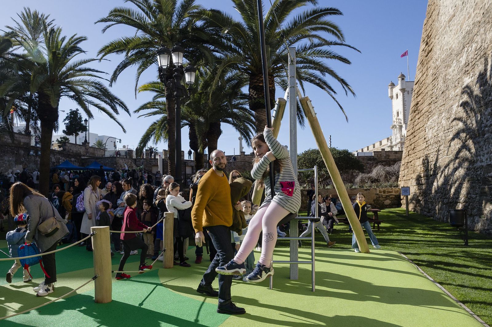 Las imágenes de la inauguración del nuevo espacio infantil en el foso del Pelícano