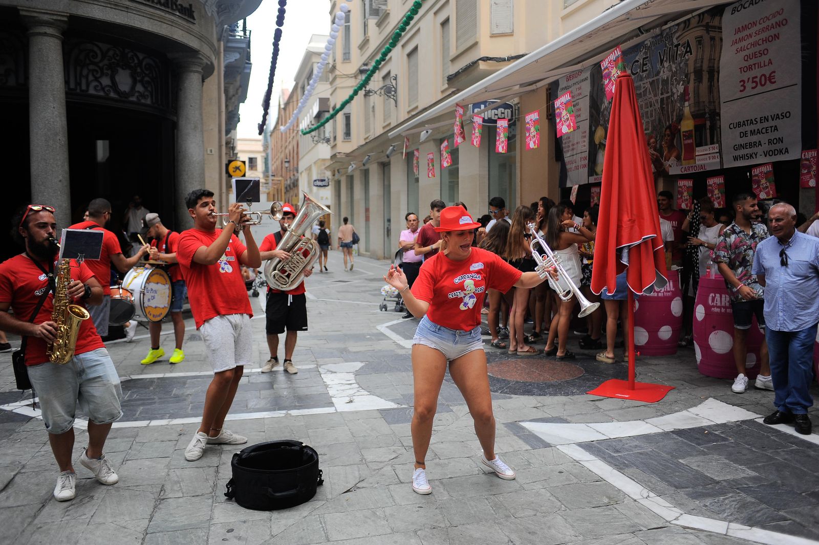 Así se las gasta esta charanga, con el ritmo por delante.