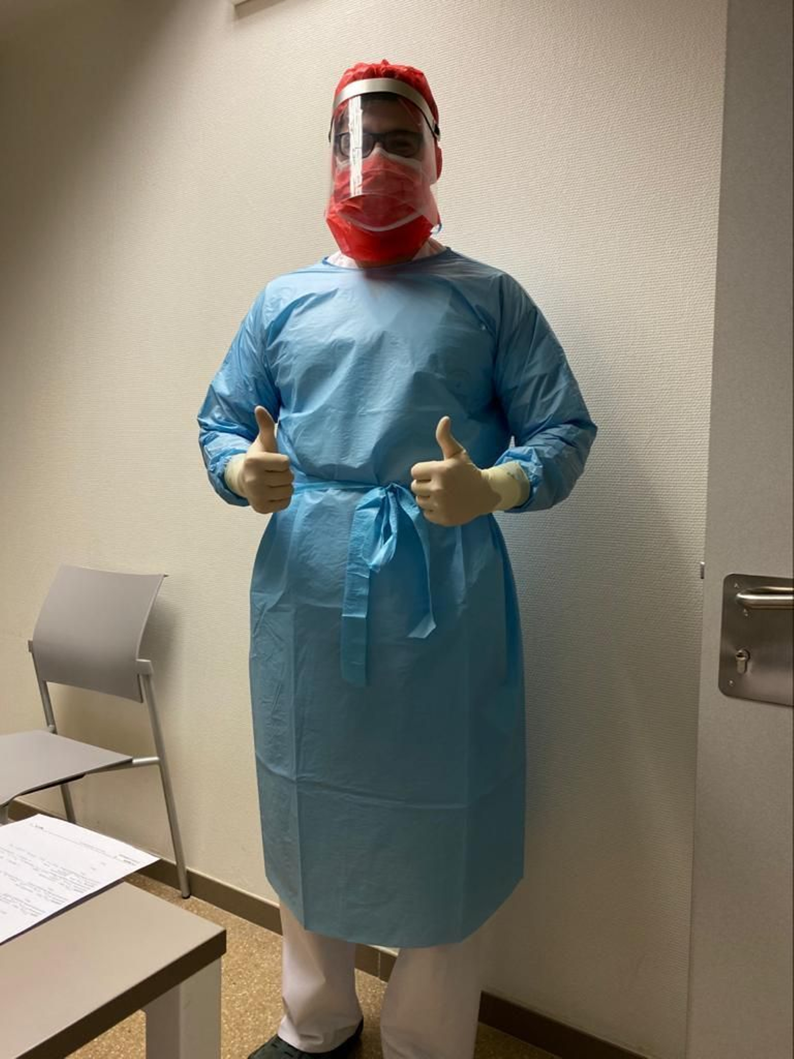 Simón Sánchez, con el equipo de protección puesto