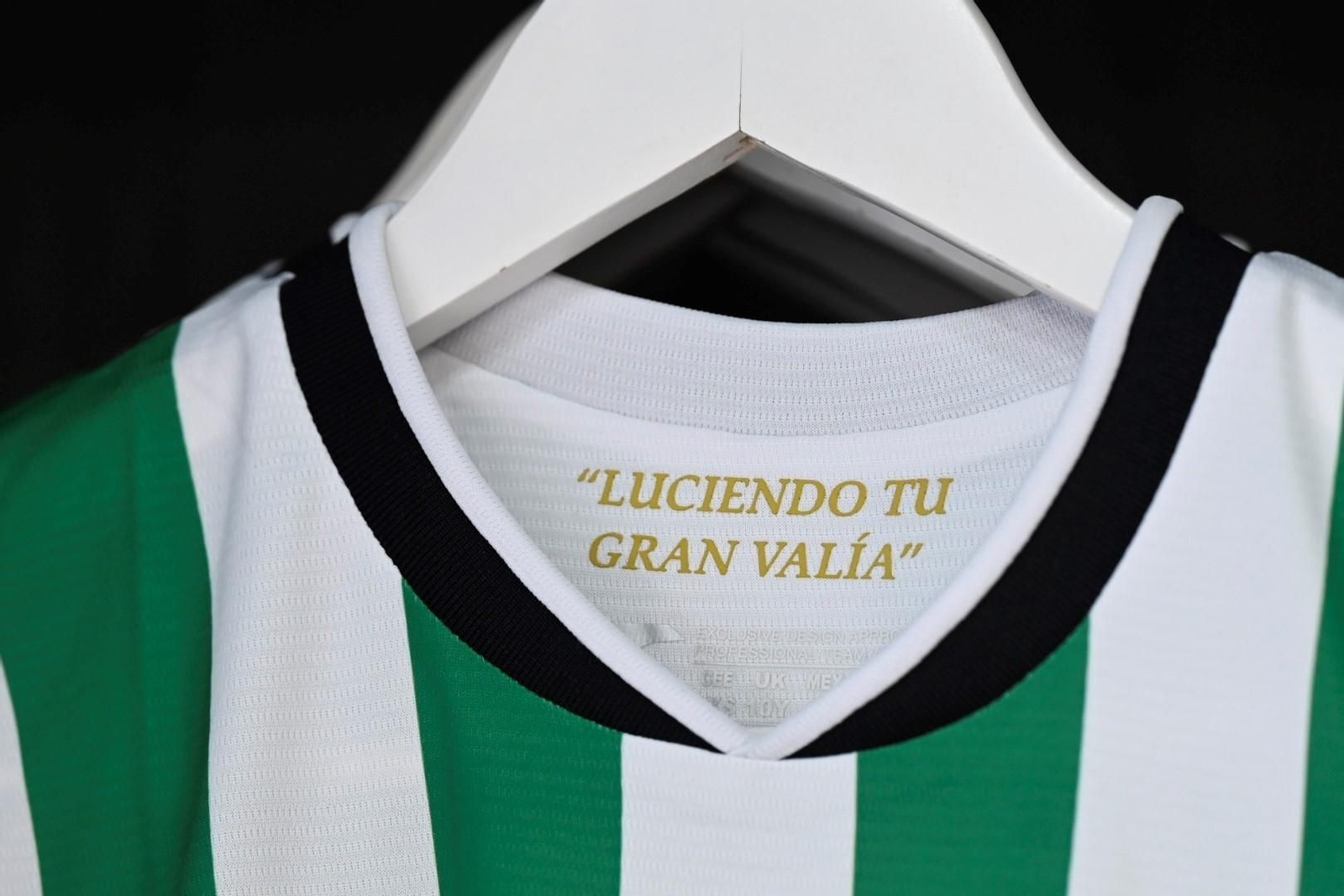 Las mejores fotos del primer día de venta de las nuevas camisetas del Córdoba CF