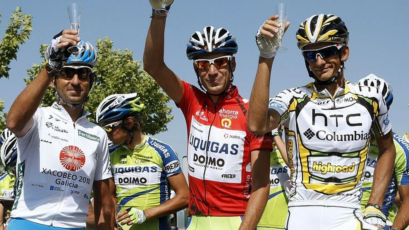 El ciclista italiano Vincenzo Nibali celebra su primera Gran Vuelta en el Paseo de la Castellana, Madrid.