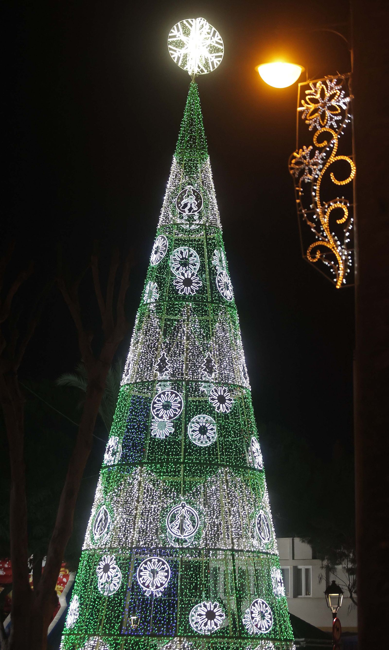 El alumbrado navideño de San Roque, en imágenes