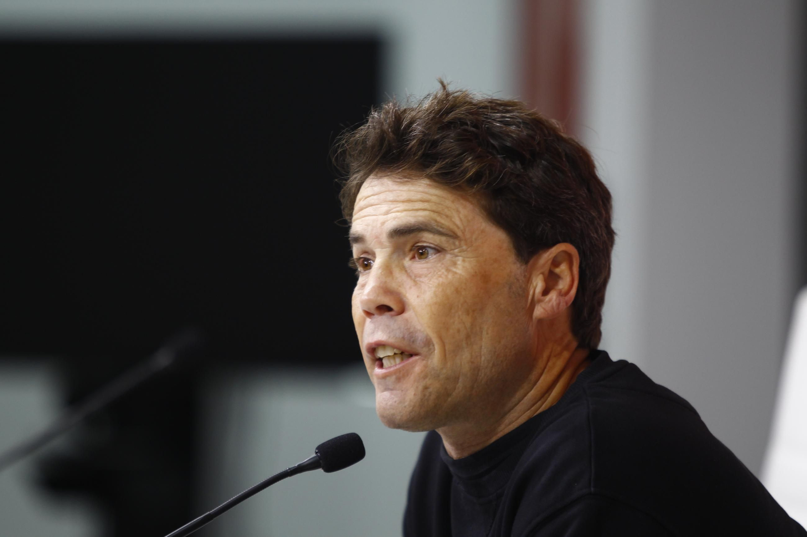 La U.D. Almería se impone por 1-0 al C.D. Mirandés y alcanza la segunda plaza, en imágenes