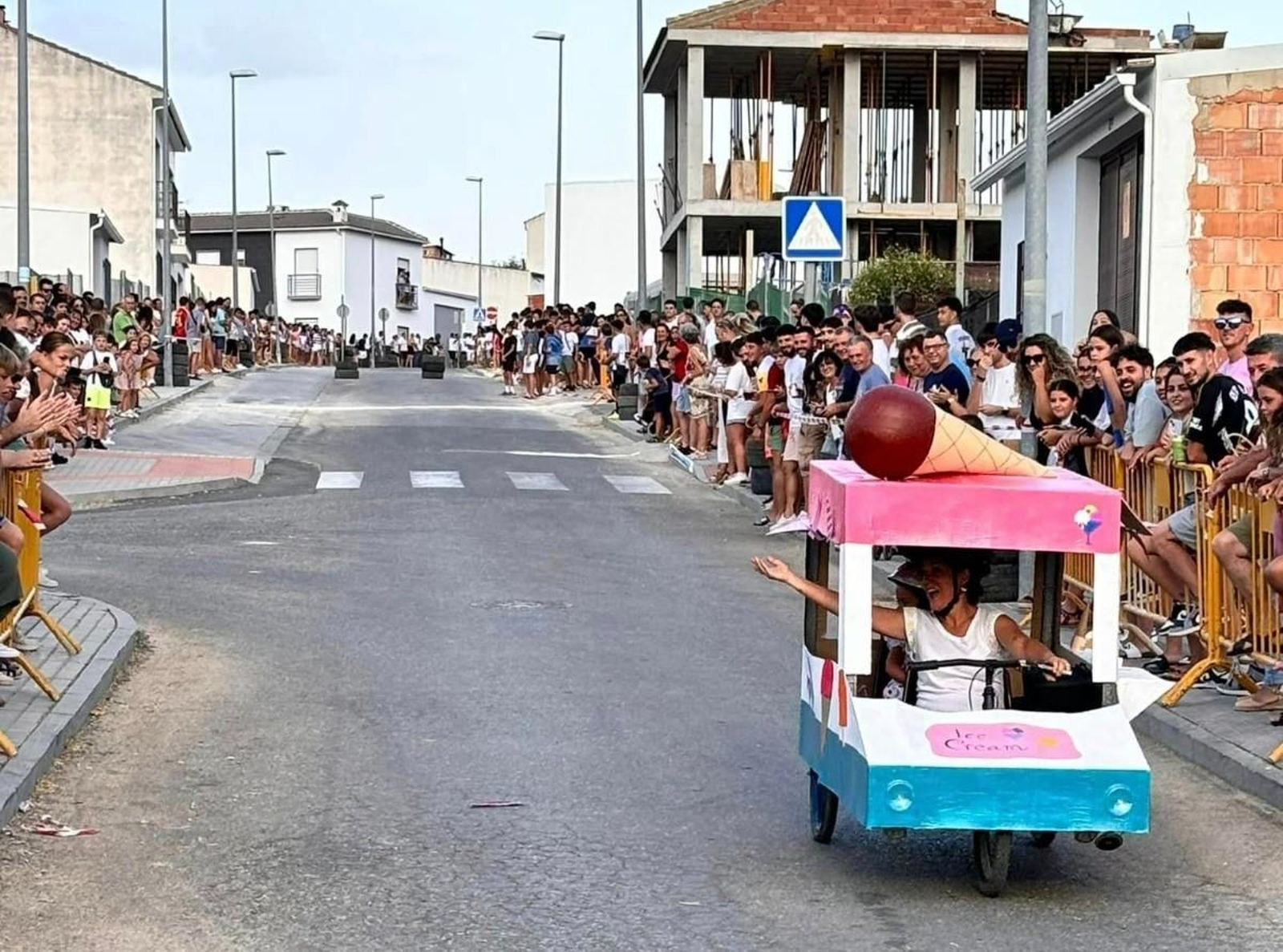 Un auto loco de Nueva Carteya.