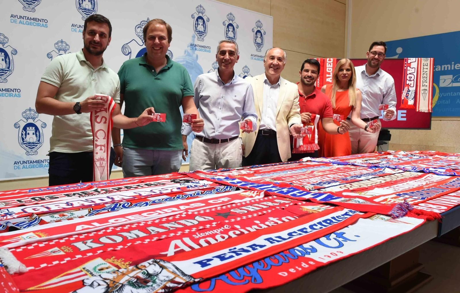 El alcalde, junto al CEO del Algeciras, y concejales y concejalas del equipo de gobierno
