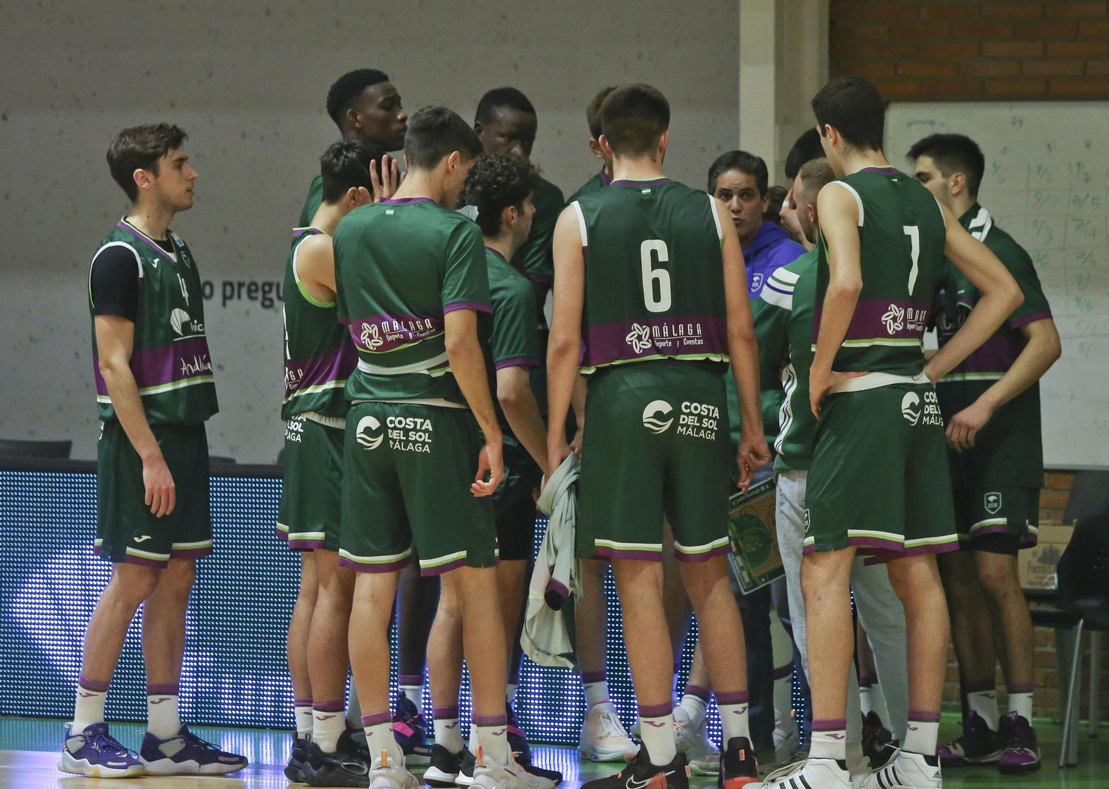 El Novaschool se lleva el derbi ante el Unicaja en Los Guindos