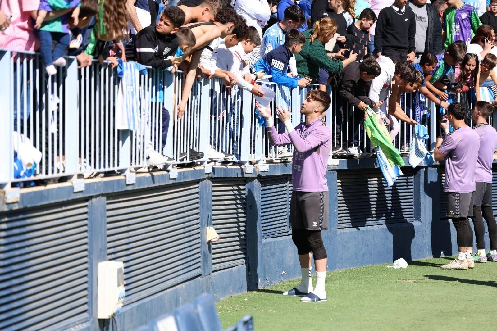 Galería: Pellicer y la plantilla del Málaga se divierten con la afición