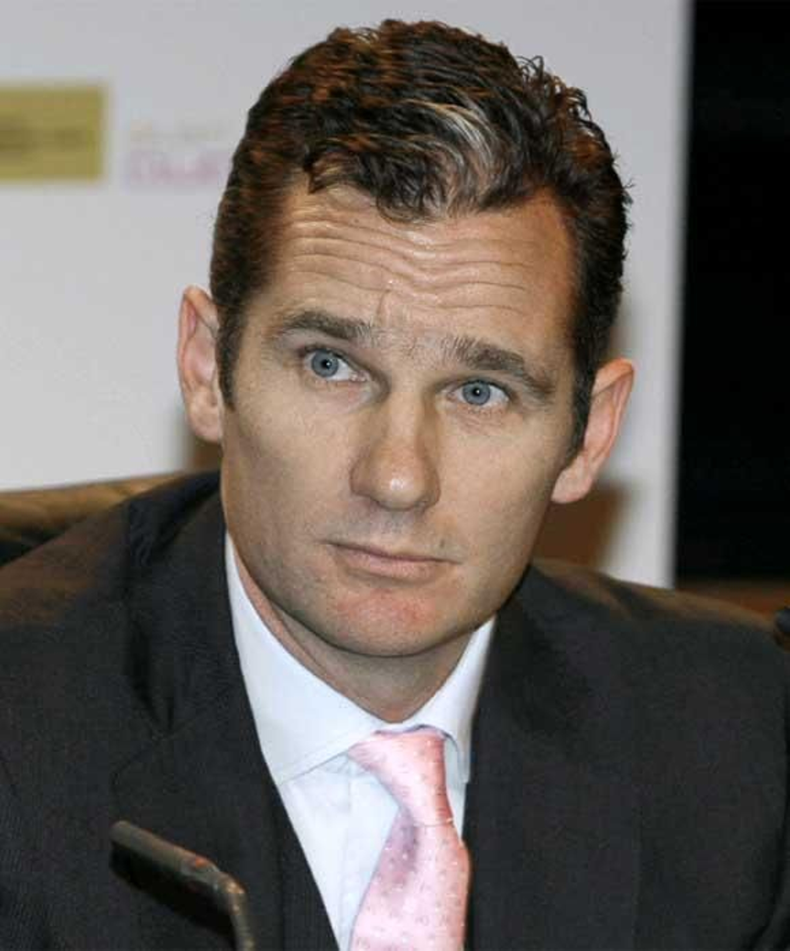 Urdangarín afirma que defenderá su "honorabilidad e inocencia"