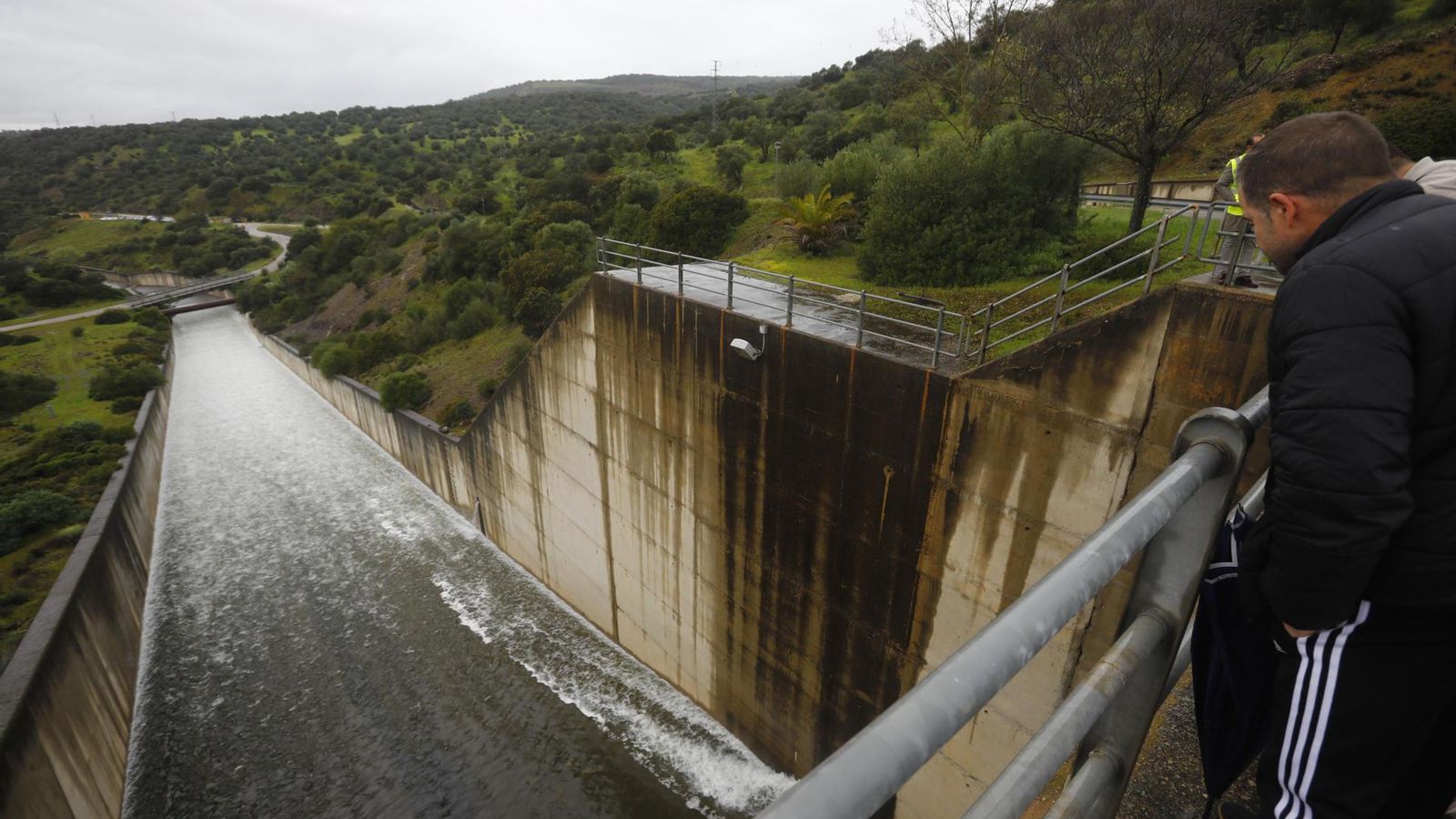 El embalse San Rafael de Navallana en Córdoba desembalsa agua al llegar al 100,58 por ciento. El embalse San Rafael de Navallana en Córdoba desembalsa agua al llegar al 100,58 por ciento.