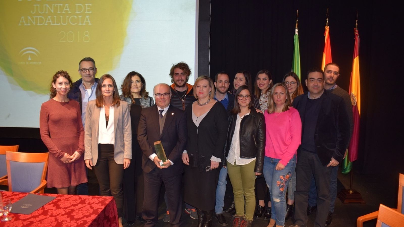 Fotografía de grupo al recibir el Premio Junta 2018.