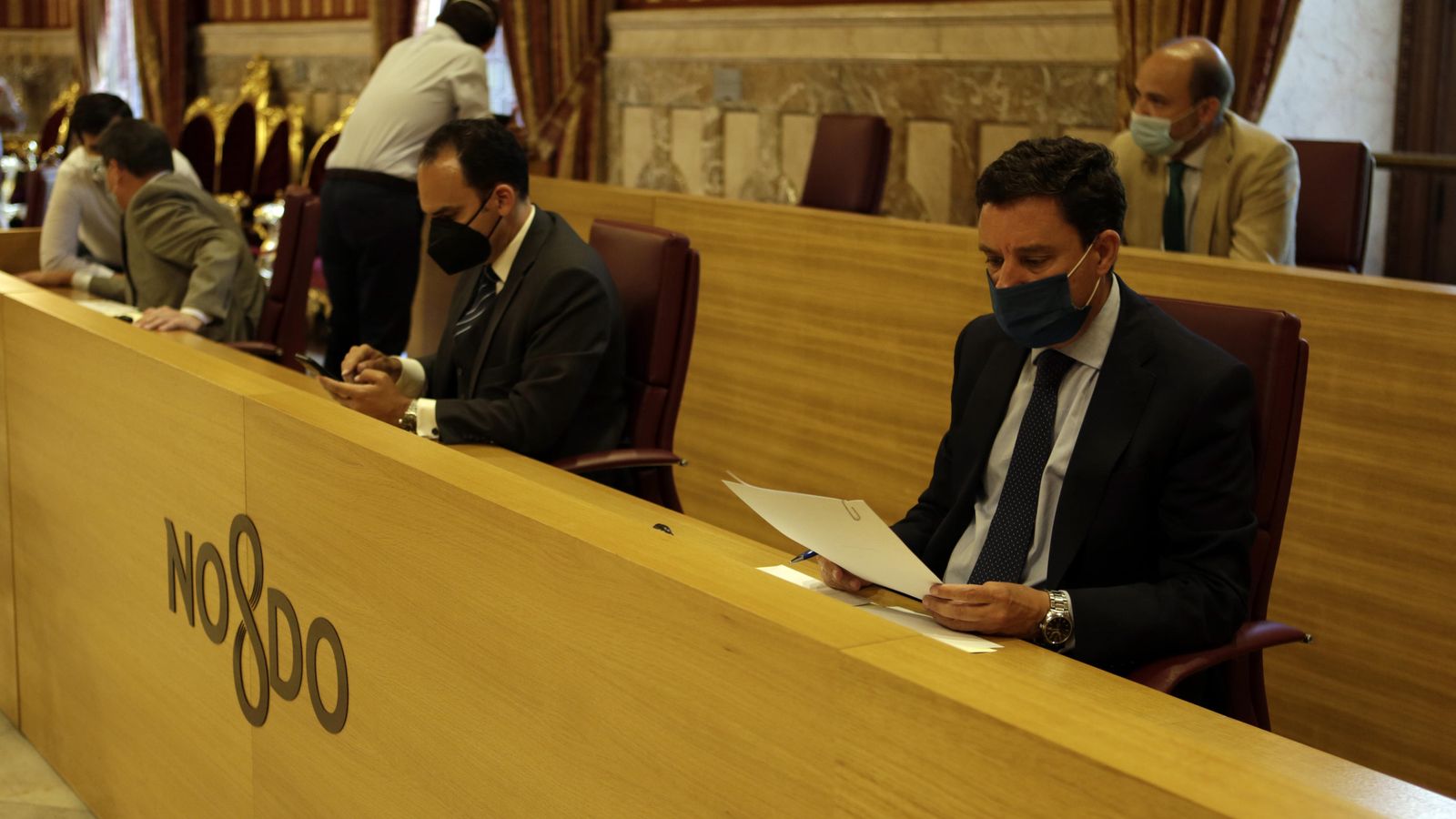 Rafael Belmonte (izquierda) y Juan de la Rosa, del PP.