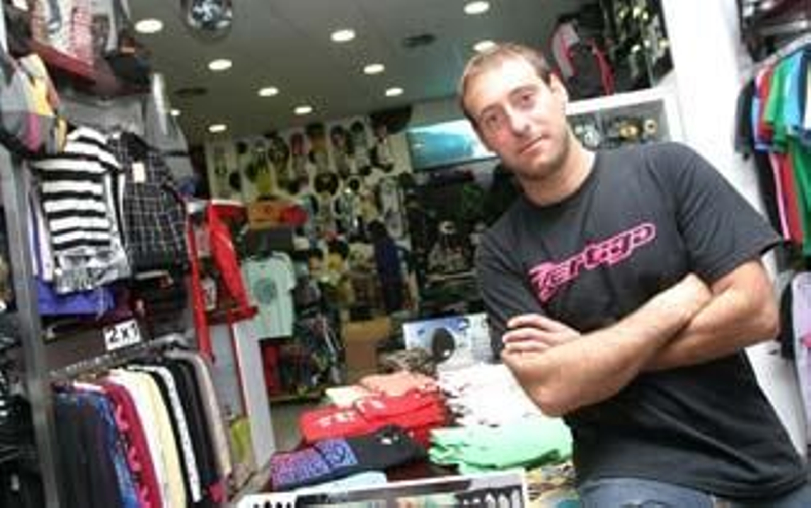 Javier Fernández, en su tienda del centro./Vanesa Lobo Javier Fernández, en su tienda del centro./Vanesa Lobo